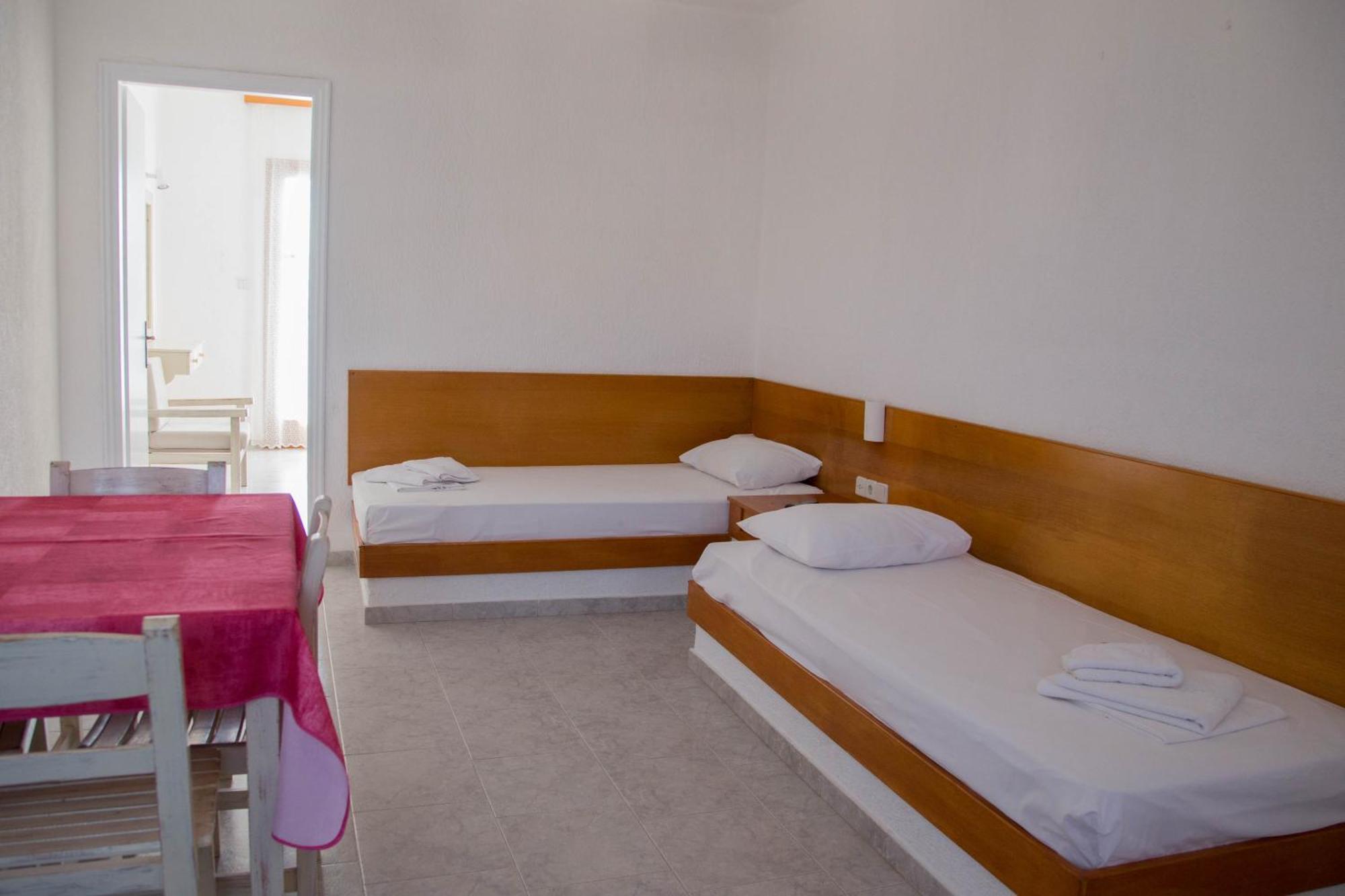 Artemis Aparthotel Makrýgialos Exteriör bild
