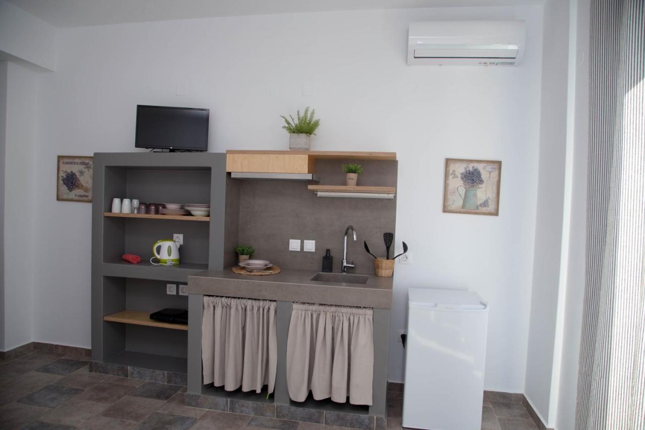 Artemis Aparthotel Makrýgialos Exteriör bild