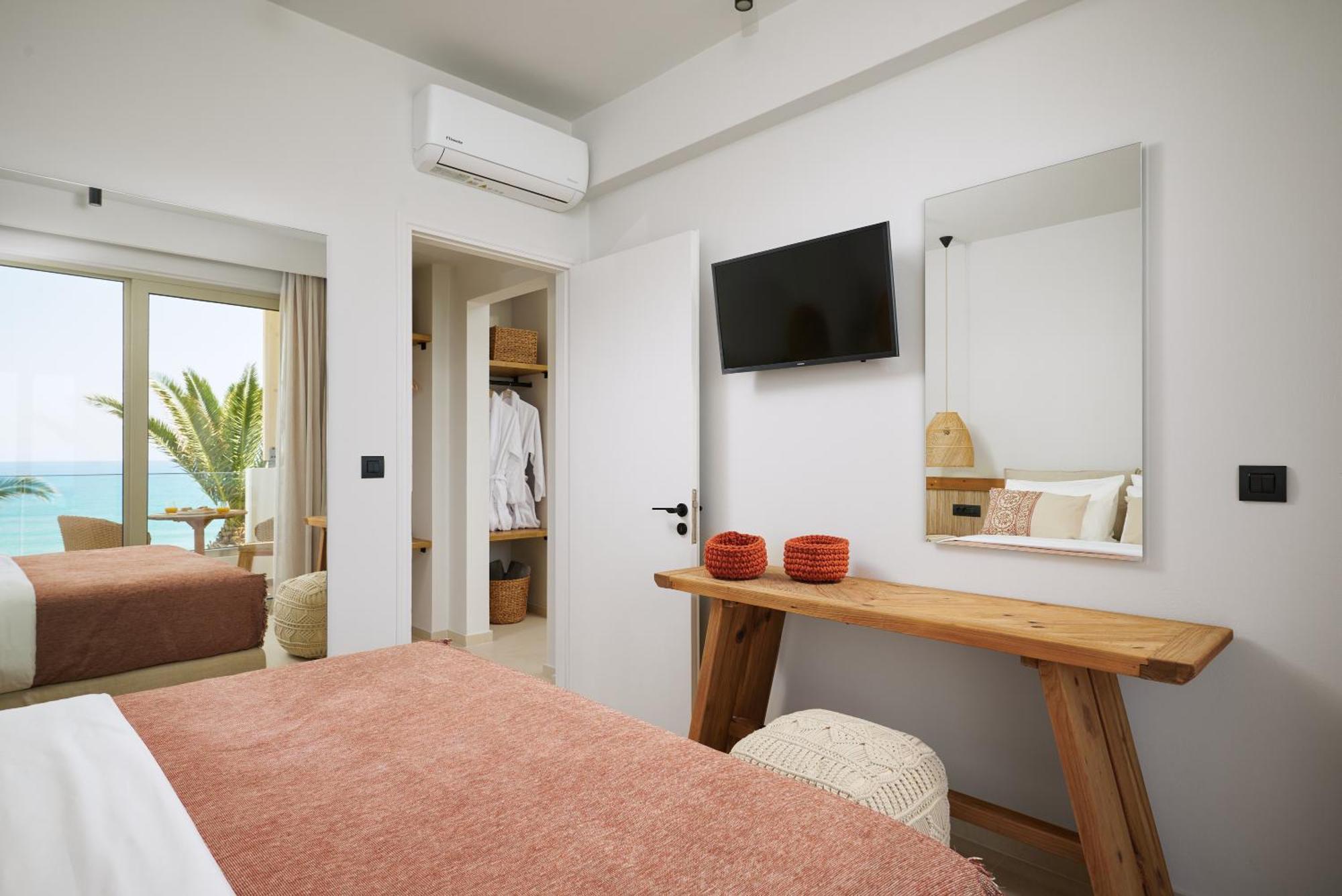 Artemis Aparthotel Makrýgialos Exteriör bild